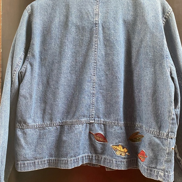 Cute fall denim jacket. Size large. Worn a few times, in like new condition - Picture 2 of 2